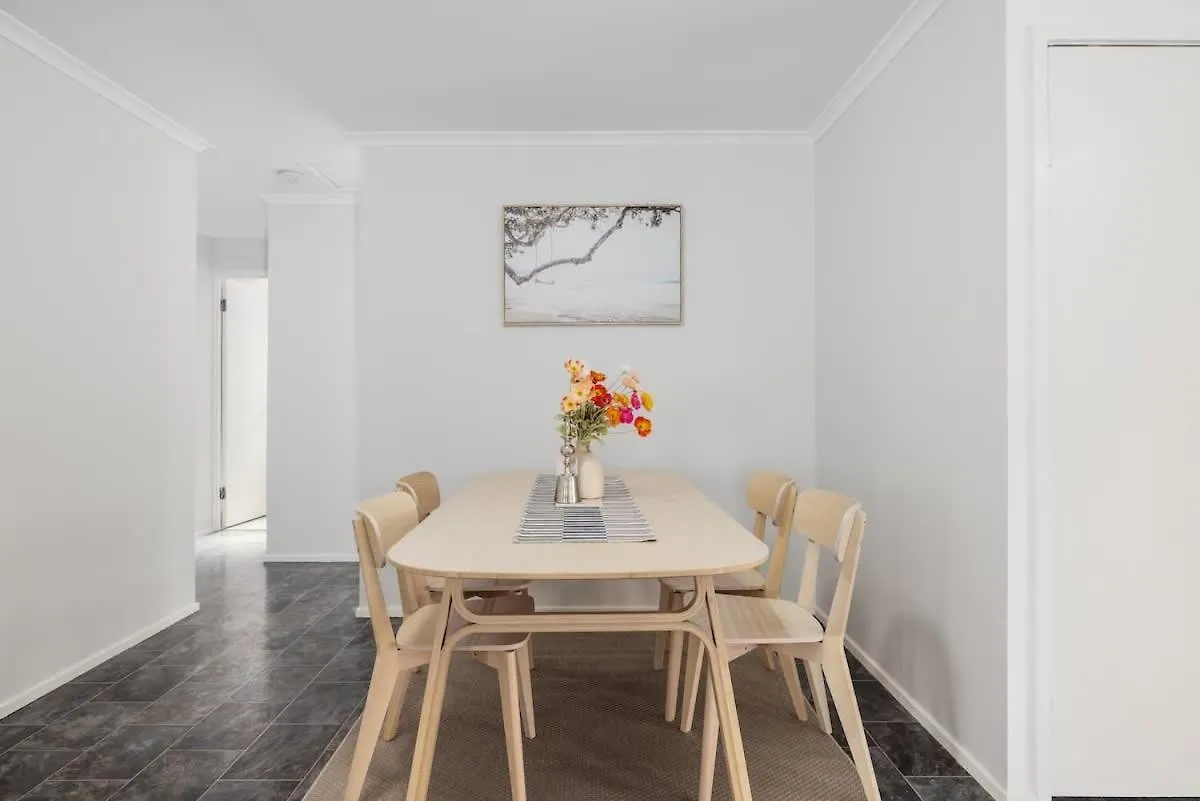 Holiday home Stargaze&Soak Private Retreat Park-Front Mins To Logan Hospital Villa Waterford Australia